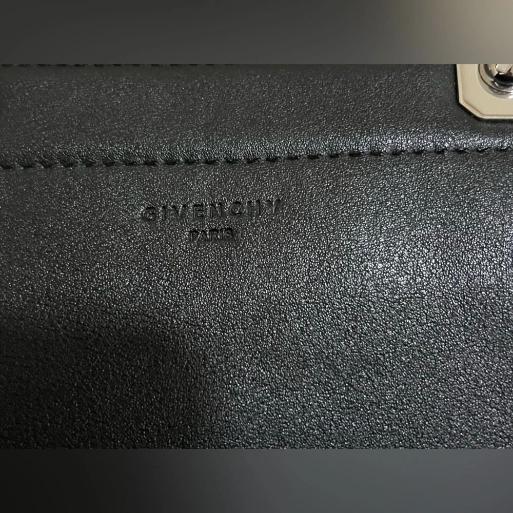[Sold] Givenchy HDG leather purse in great condition - Picture 11 of 11